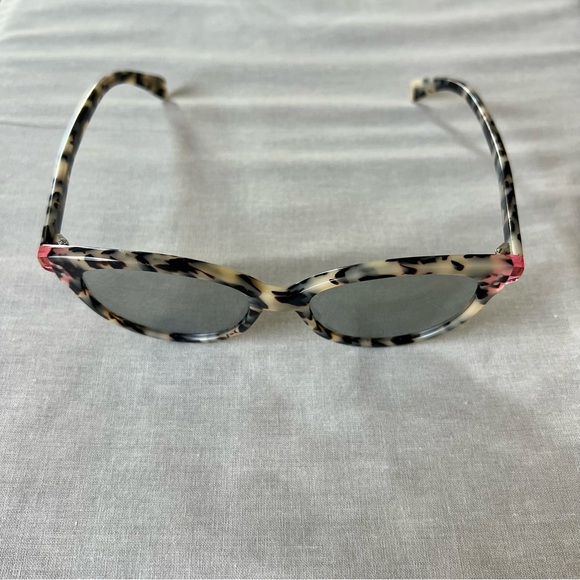 Marc by Marc Jacobs tortoise shell mirrored sunglasses with pink accent - Picture 4 of 6